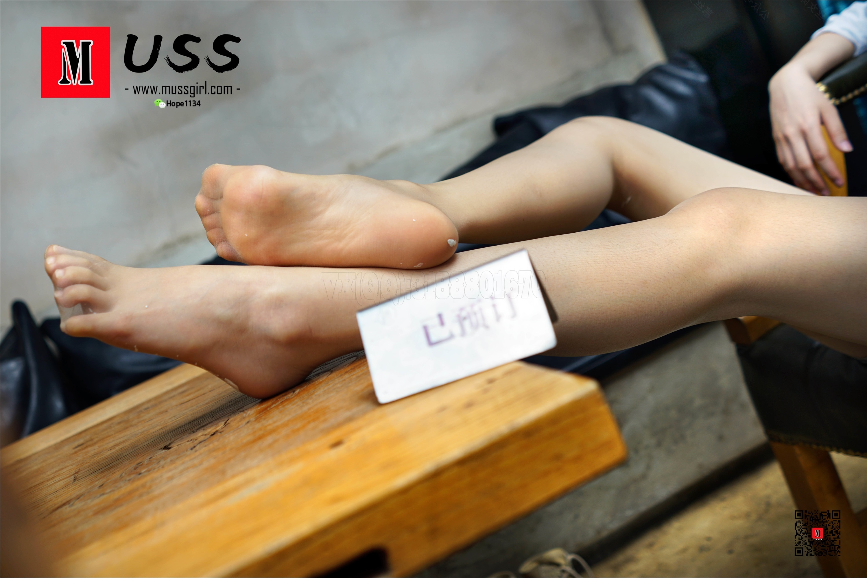 MussGirl 慕丝女郎 No.036 很酷吧，是她的靴子太热了